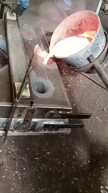 The bronze pour at Fonderia Boccea — watch the film